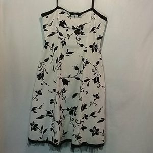 * 4/$25 Signature by Robbie Bee Women's Dress Size 16